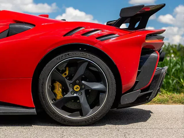Ferrari mit Carbonfaser-Teilen