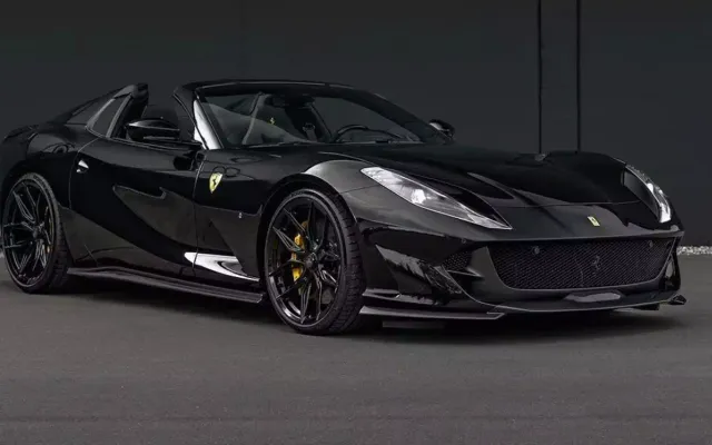 Supercar eines europäischen Kunden mit individuellen Carbonfaser-Teilen