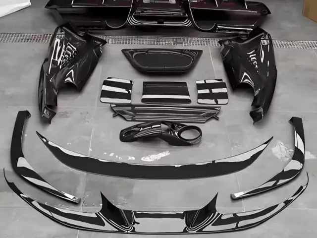 Individuelles Carbonfaser-Frontbauteil für das Supercar-Projekt